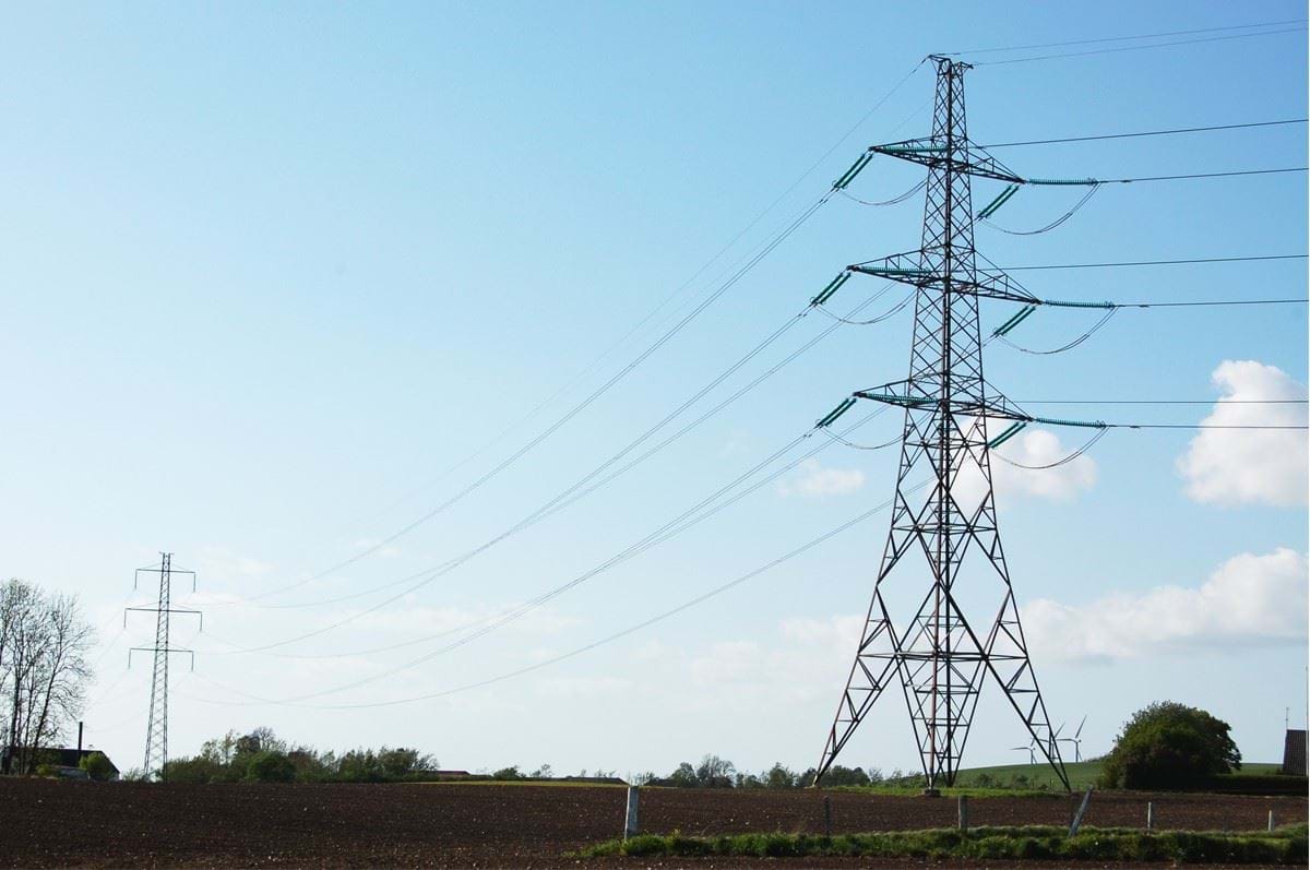 Højspændingsmaster og ledninger